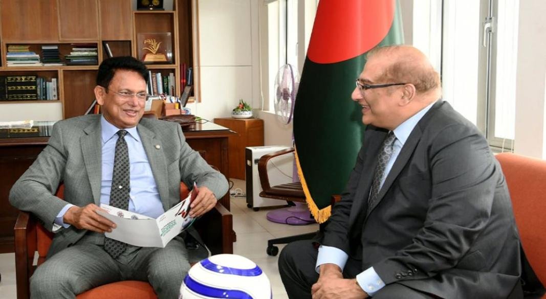 শিক্ষামন্ত্রী ড. আ ন ম এহছানুল হক মিলন এবং বাংলাদেশে নিযুক্ত পাকিস্তানের হাইকমিশনার ইমরান হায়দারন । ছবি: সংগৃহীত