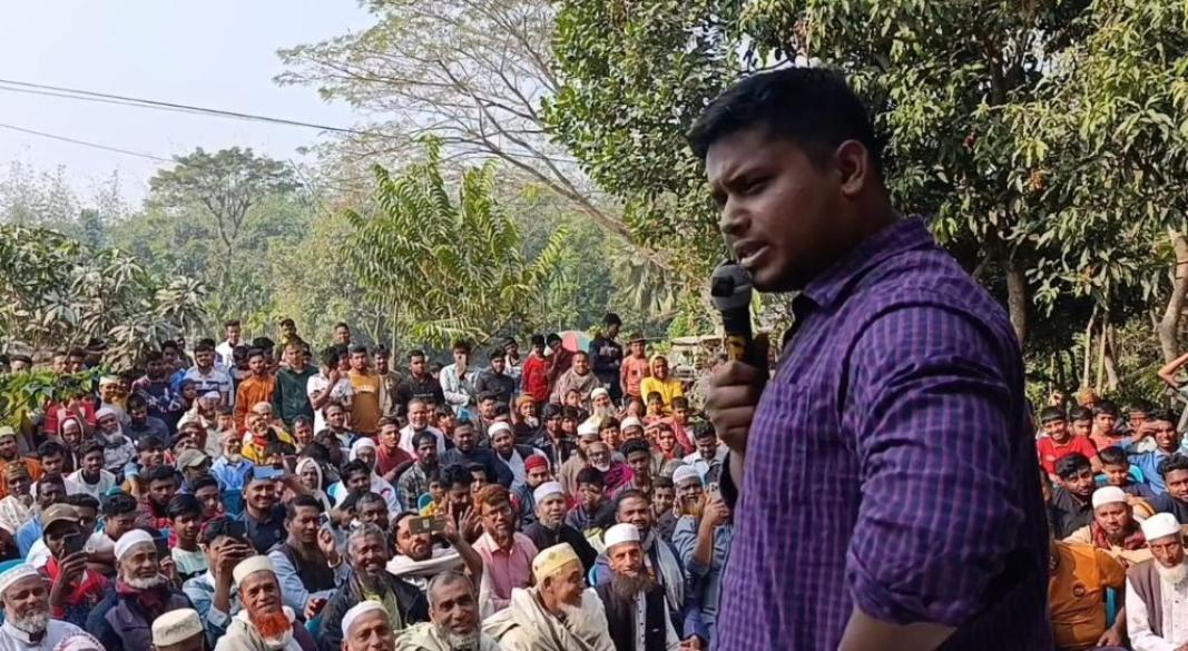 এনসিপির দক্ষিণাঞ্চলের মুখ্য সংগঠক এবং কুমিল্লা-৪ আসনে জামায়াত জোটের প্রার্থী হাসনাত আবদুল্লাহ।