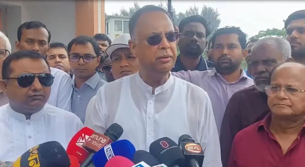 সিরাজগঞ্জে সাংবাদিকদের সঙ্গে কথা বলেন বিদ্যুৎ, জ্বালানি ও খনিজ সম্পদ মন্ত্রী ইকবাল হাসান মাহমুদ টুকু