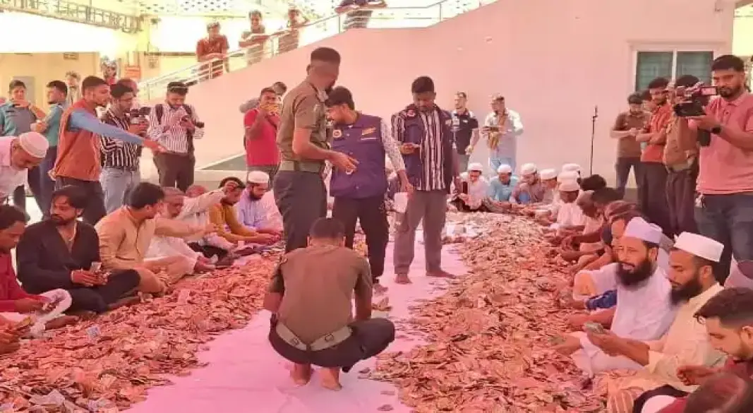 শাহজালাল মাজারের প্রকাশ্যে চলছে টাকা গণনা