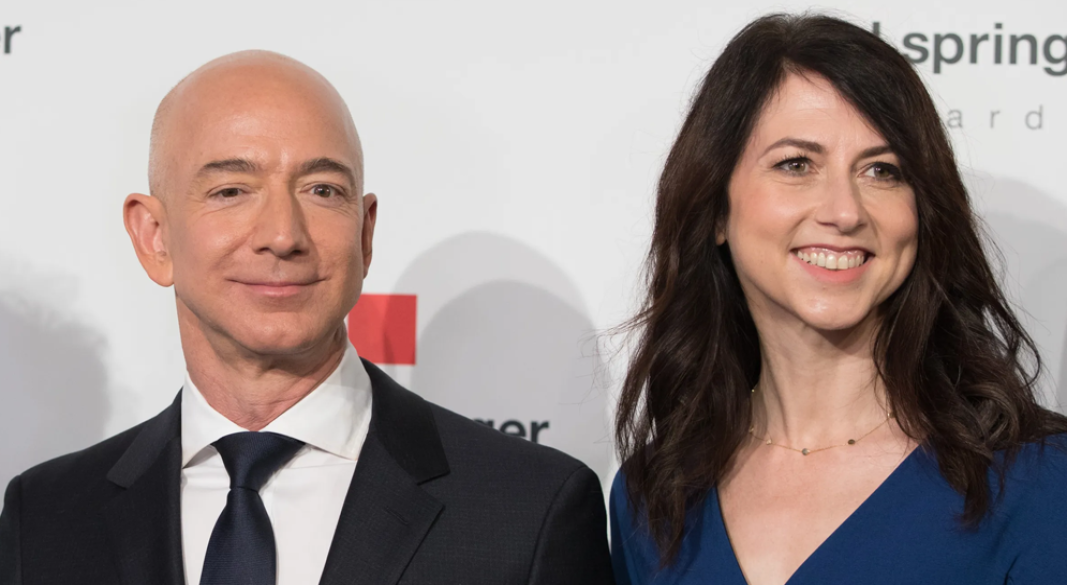 জেফ বেজোস ও তার সাবেক স্ত্রী ম্যাকেঞ্জি স্কট। ছবি: সংগৃহীত
