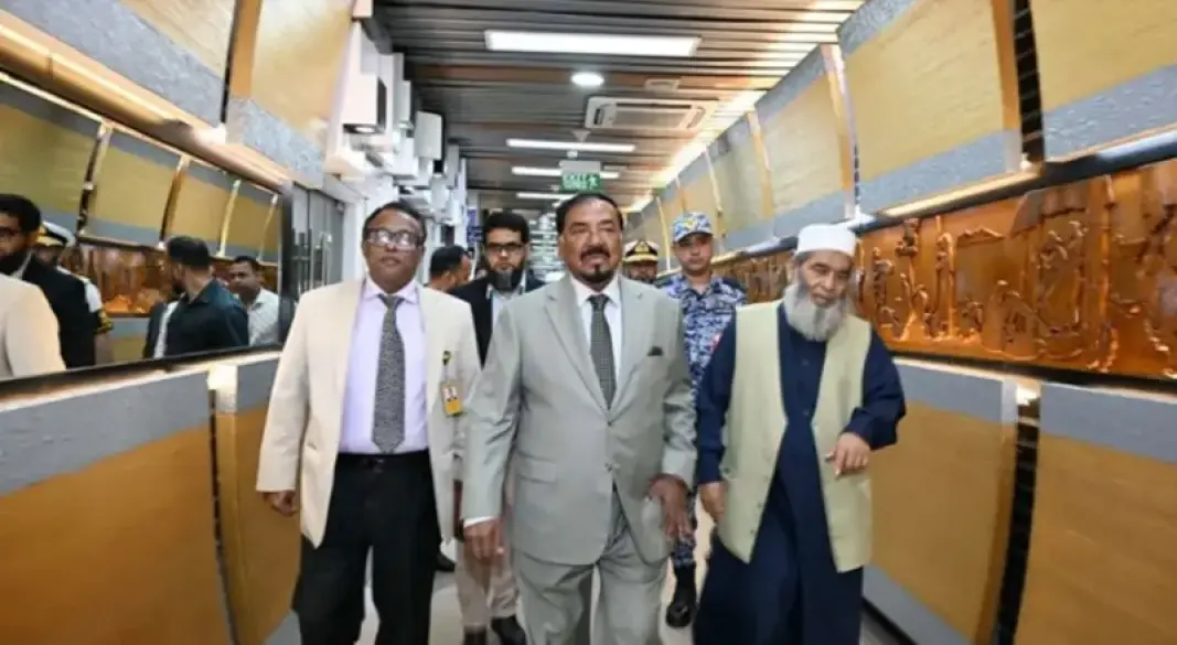 ইরানের উদ্দেশে ঢাকা ত্যাগ করছেন জাতীয় সংসদের স্পিকার হাফিজ উদ্দিন আহমদ । ছবি: সংগৃহীত