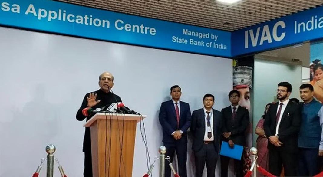 ঢাকায় আইভ্যাকের অনুষ্ঠানে বক্তব্য দিচ্ছেন ভারতের হাইকমিশনার দিনেশ ত্রিবেদী । ছবি: সংগৃহীত