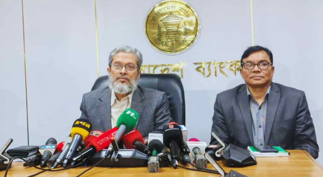 বোর্ড অব পিস সনদে স্বাক্ষরের পর হাস্যোজ্জ্বল ট্রাম্প। ছবি: এএফপি