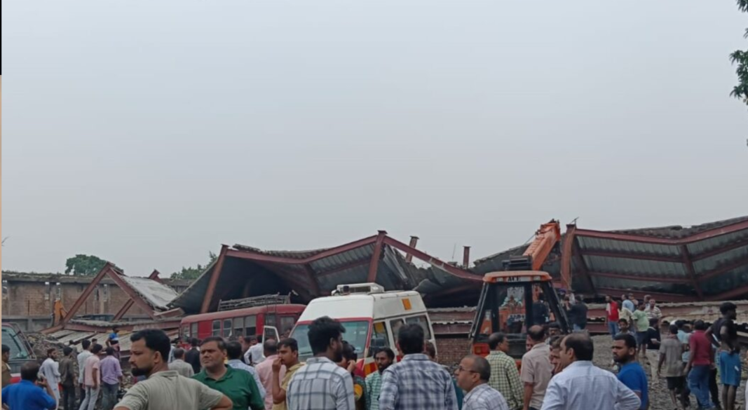 কলকাতার তারাতলায় নির্মাণাধীন গুদাম ধস