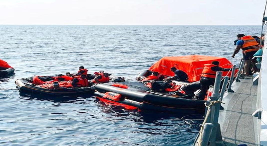 ডুবে যাওয়া ইরানি যুদ্ধজাহাজ থেকে জীবিতদের ইরানে ফেরত না পাঠাতে শ্রীলঙ্কাকে যুক্তরাষ্ট্রের চাপ। ছবি: রয়টার্স