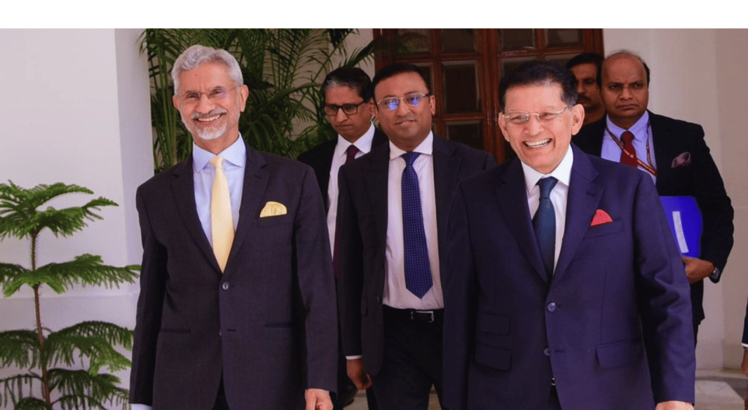 বাংলাদেশের পররাষ্ট্রমন্ত্রী খলিলুর রহমান ও ভারতের পররাষ্ট্রমন্ত্রী এস জয়শঙ্কর।