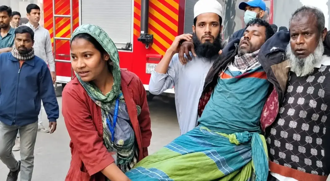 আতঙ্কে প্রাণ বাঁচাতে ছোটাছুটি করে আহত ৪০ রোগী-স্বজন