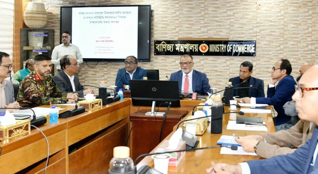 বাণিজ্য মন্ত্রণালয়ের সভাকক্ষে প্রেস ব্রিফিংয়ে কথা বলেন বাণিজ্য উপদেষ্টা শেখ বশিরউদ্দিন।