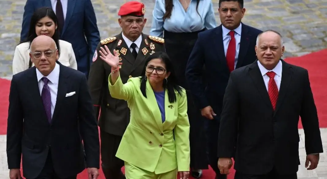 জর্জে রদ্রিগেজ (সামনে, বাঁ থেকে) ডেলসি রদ্রিগেজ ও দিয়োসদাদো কাবেয়ো। ছবি: এএফপি