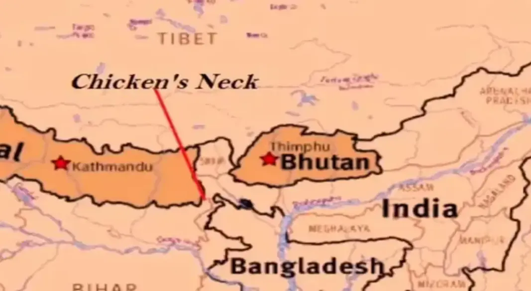 ভারতের কৌশলগতভাবে গুরুত্বপূর্ণ শিলিগুড়ি করিডোর বা ‘চিকেনস নেক’ এলাকার মহাসড়ক চার লেনে উন্নীত হচ্ছে। ছবি: সংগৃহীত