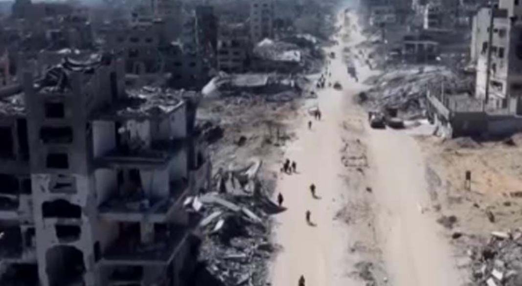 ইসরাইলি বোমায় ধ্বংস হয়ে যাওয়া ইরানের জনপদ। ছবি অনলাইন