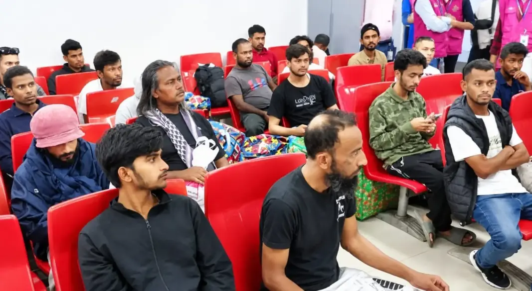 ইউরোপের স্বপ্ন ভেঙে দেশে ফিরলেন ৩৫ বাংলাদেশি