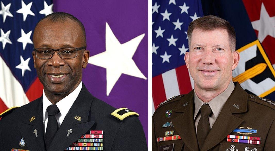 জেনারেল ডেভিড এম. হোডনি এবং মেজর জেনারেল উইলিয়াম গ্রিন জুনিয়র