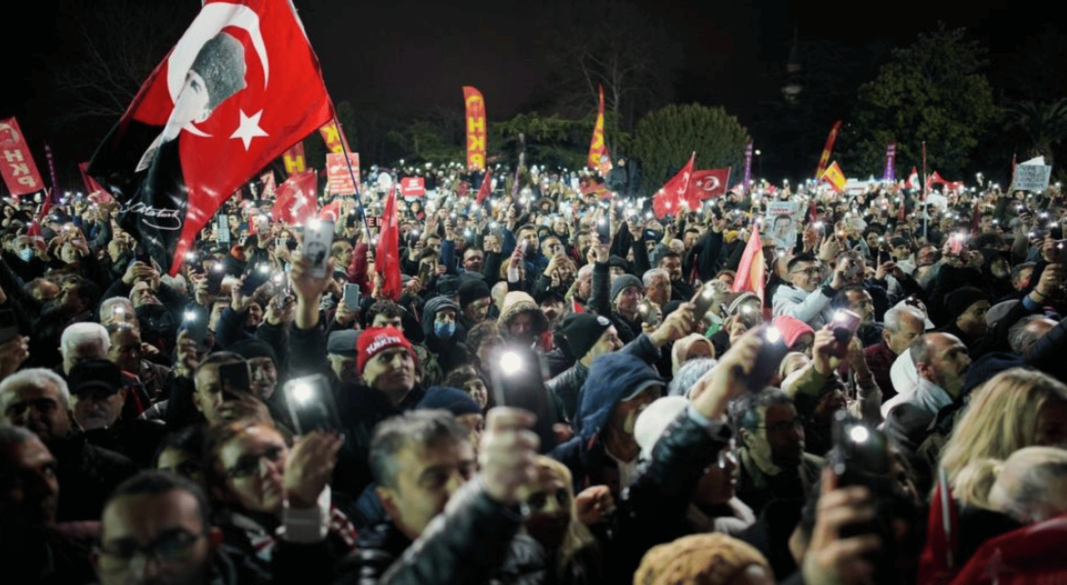 ইমামোগলুর সমর্থনে ইস্তাম্বুলে বিরাট মিছিল