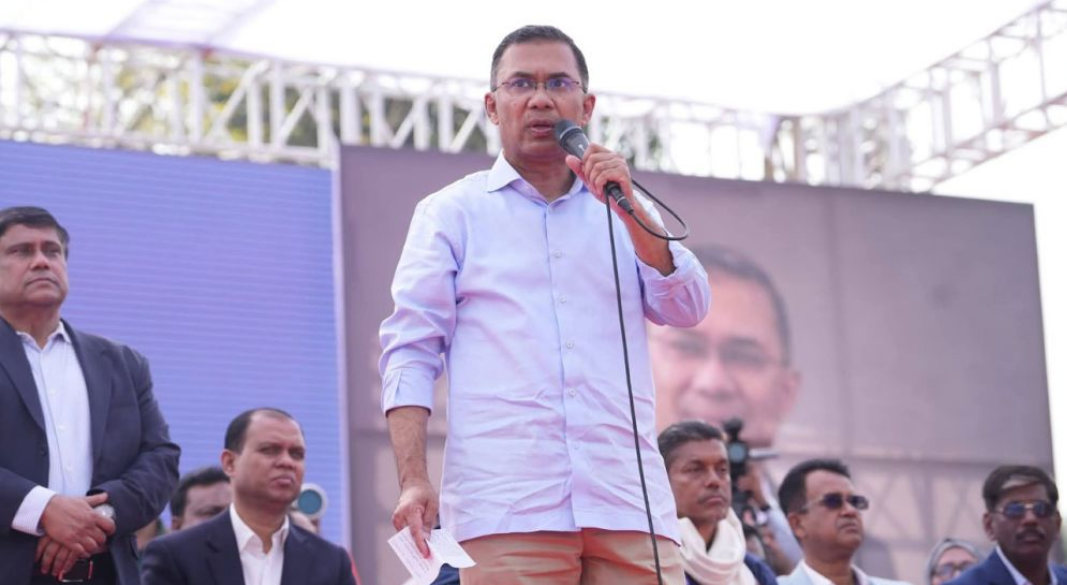 খুলনা নগরের প্রভাতী স্কুল মাঠে বিএনপির নির্বাচনি জনসভায় বক্তব্য দিচ্ছেন বিএনপির চেয়ারম্যান তারেক রহমান