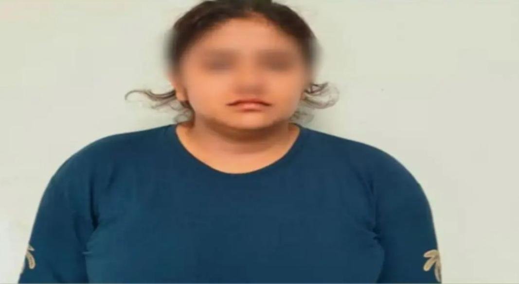 মায়ের হত্যার অভিযোগে গ্রেপ্তার হওয়া আয়ুষী শর্মা। ছবি: সংগৃহীত