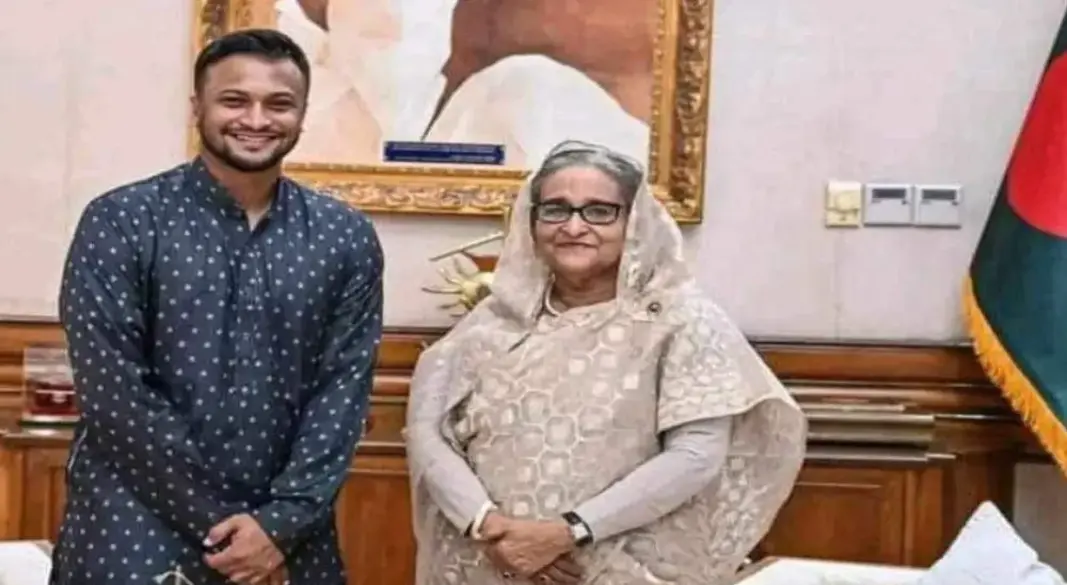 সাকিব আল হাসান  ও সাবেক প্রধানমন্ত্রী শেখ হাসিনা। ছবি:সংগৃহীত