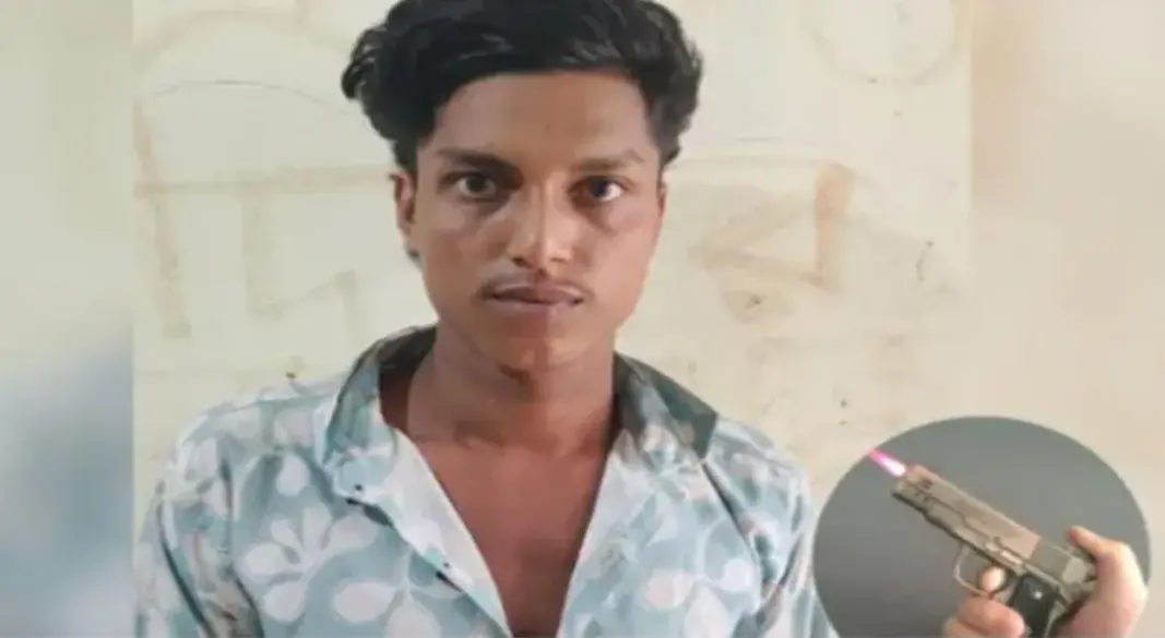 ‘পিস্তল’ দেখিয়ে স্ত্রীর কাছে যৌতুক দাবি