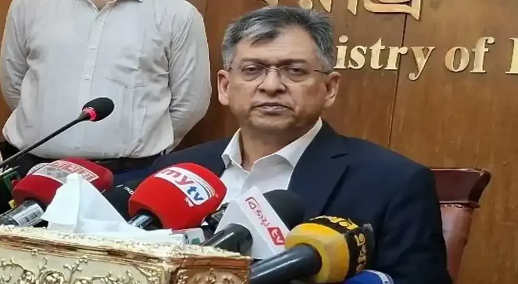 স্বরাষ্ট্রমন্ত্রী সালাহউদ্দিন আহমদ।