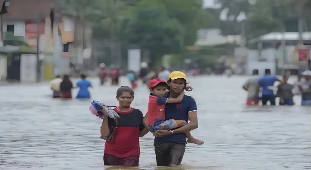শ্রীলঙ্কায় টানা ভারি বর্ষণের কারণে সৃষ্ট বন্যা ও ভূমিধসে অন্তত সাতজনের মৃত্যু। ছবি: সংগৃহীত