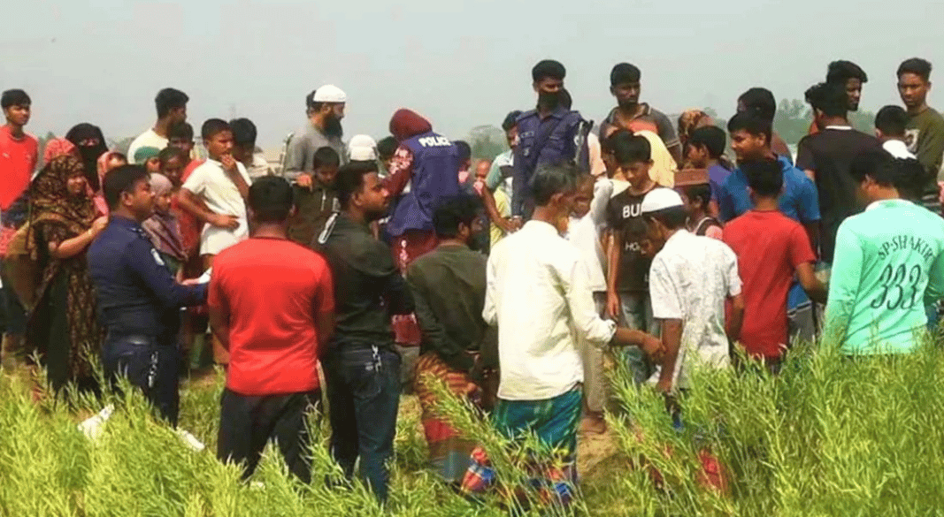 সরিষা ক্ষেত থেকে কিশোরীর মরদেহ উদ্ধার করে পুলিশ। ছবিঃ সংগৃহীত