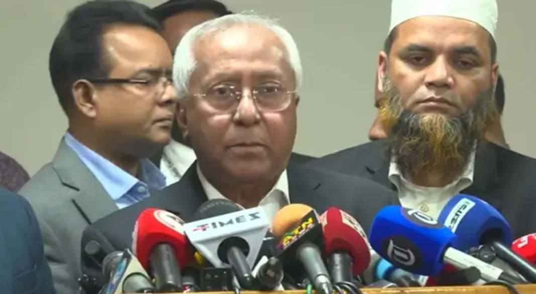 নির্বাচন কমিশনের সিনিয়র সচিব আখতার আহমেদ। ছবি: সংগৃহীত