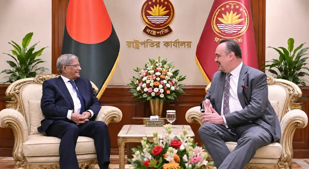 বঙ্গভবনে প্রেসিডেন্ট মির্জা ফখরুল এবং মার্কিন রাষ্ট্রদূত ব্রেন্ট টি ক্রিস্টেনস