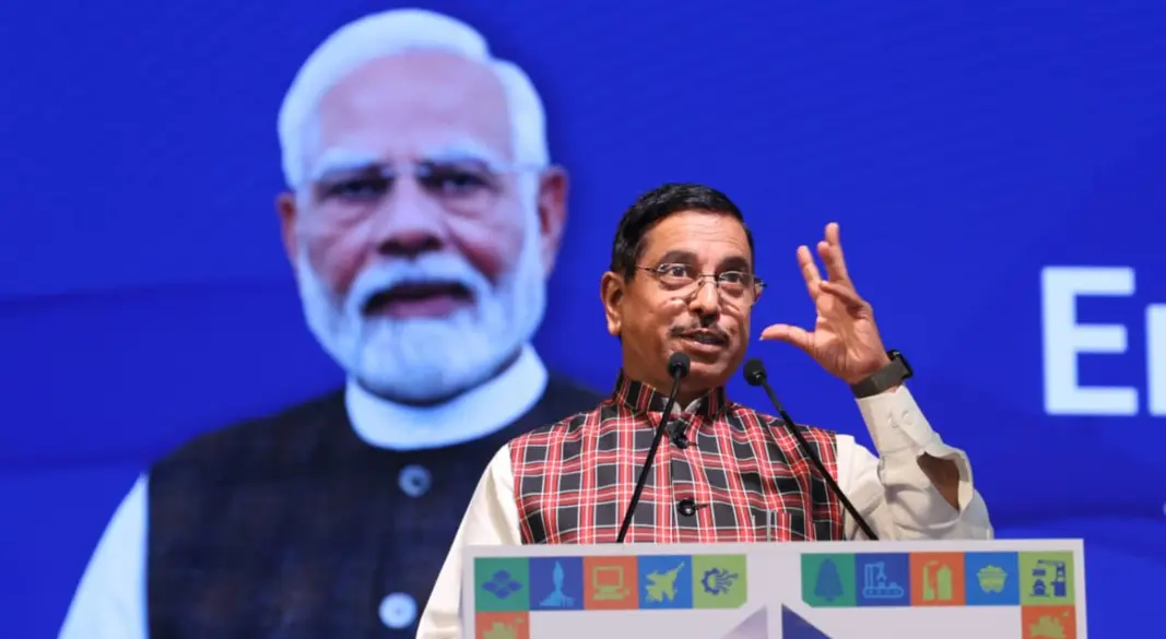ভারতের কেন্দ্রীয় শিক্ষামন্ত্রী প্রহ্লাদ যোশি