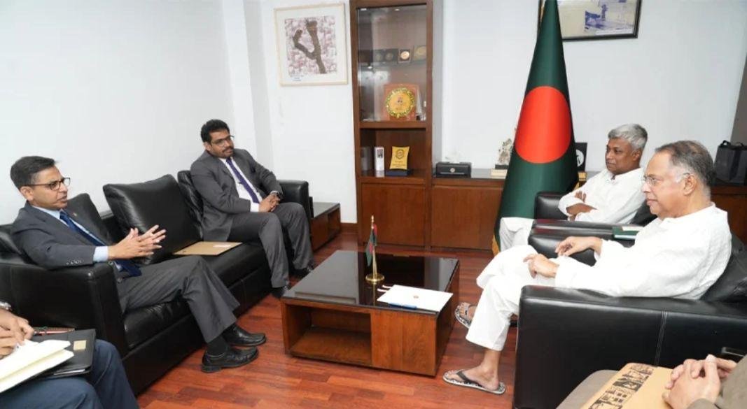বিদ্যুৎ, জ্বালানি ও খনিজ সম্পদমন্ত্রী ইকবাল হাসান মাহমুদের সঙ্গে বৈঠকে ঢাকায় নিযুক্ত ভারতের হাইকমিশনার প্রণয় কুমার ভার্মা